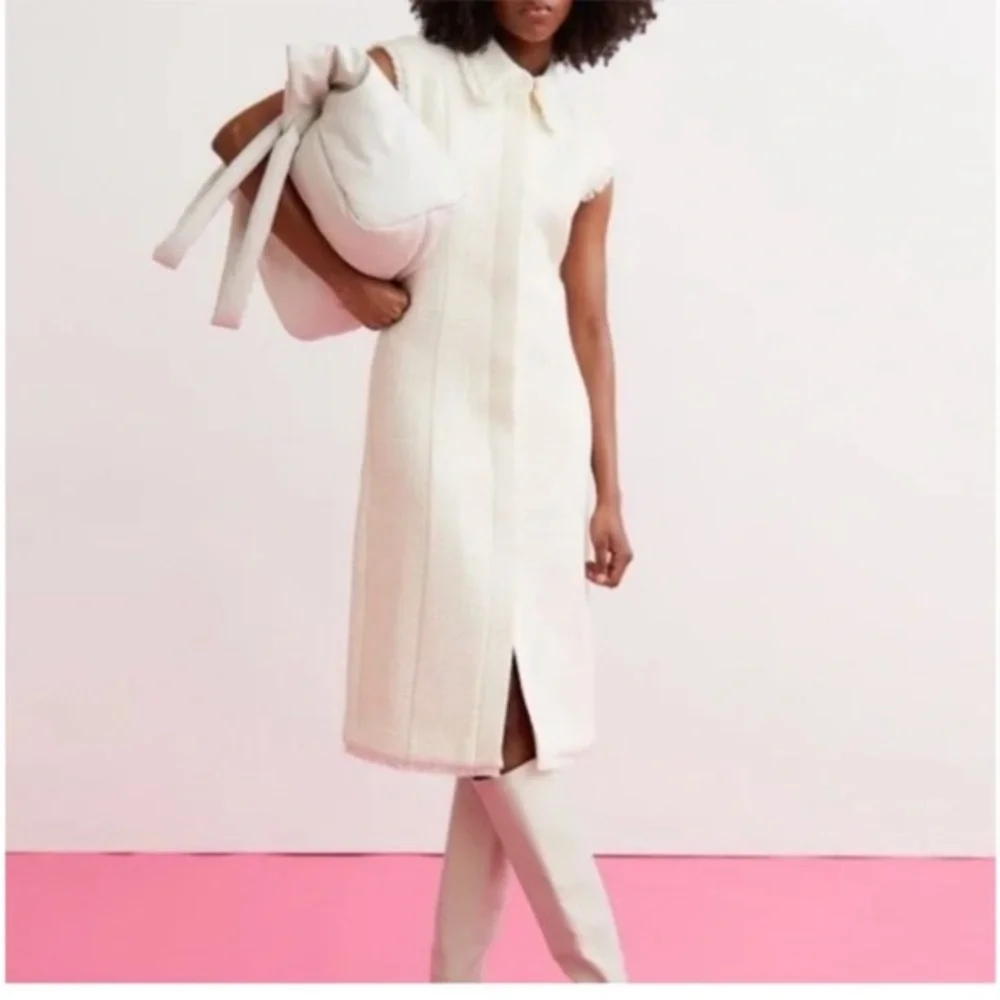 Old Money  - Elegant White Boucle Sleeveless Dress - Picture 2 of 6